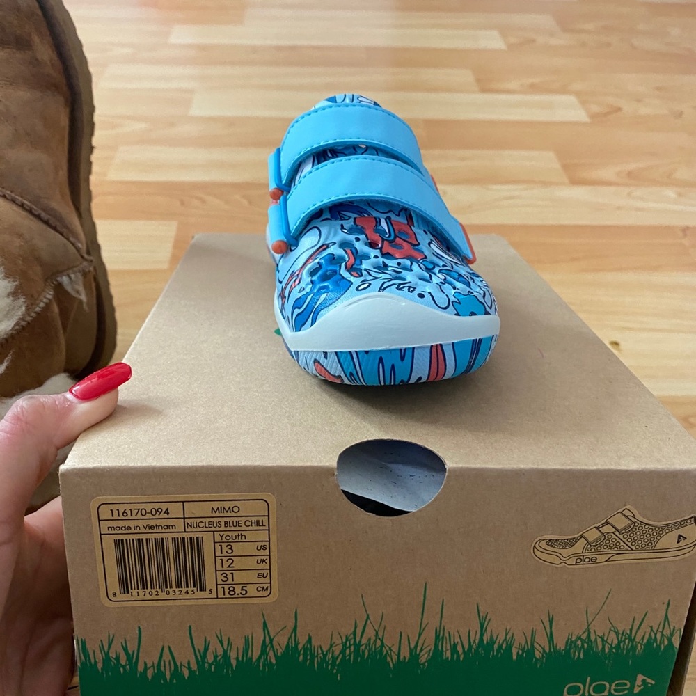 Plae. Mimo water shoes
